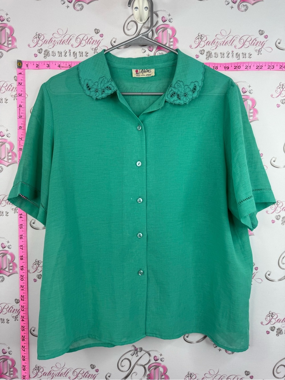 Vintage Green Button-Up Short Sleeve Top with Embroidered Collar